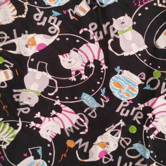 White Cross XS black nurse scrubs top shirt blouse black cats pattern - Picture 2 of 6